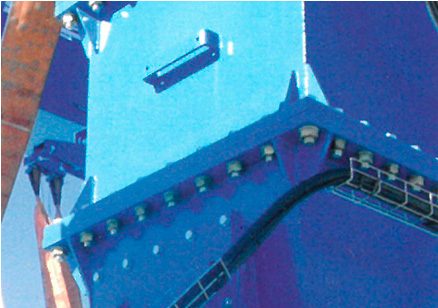 EASY-TO-DISASSEMBLE BOLTED STRUCTURE